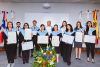 Entrega de títulos a alumnos de UNIB en Guatemala. 